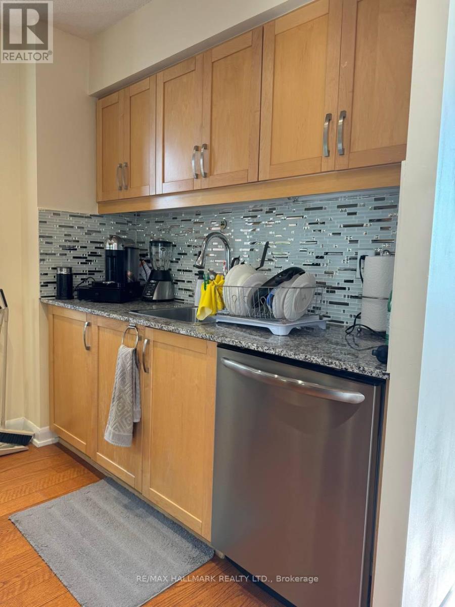 1710 - 33 Sheppard Avenue E, Toronto, ON - Indoor Photo Showing Kitchen