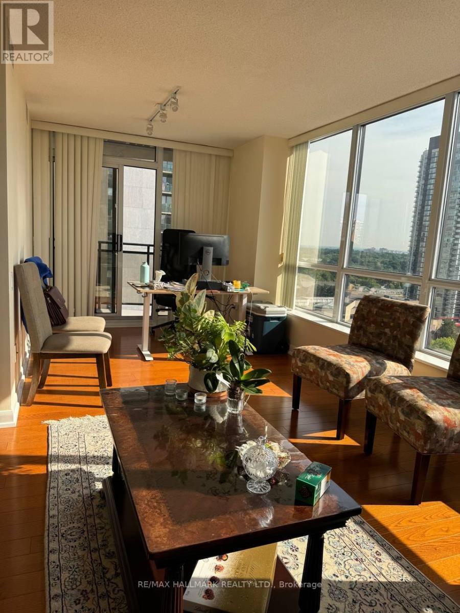 1710 - 33 Sheppard Avenue E, Toronto, ON - Indoor Photo Showing Living Room