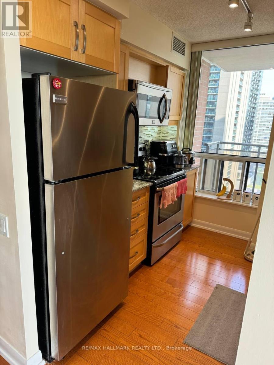1710 - 33 Sheppard Avenue E, Toronto, ON - Indoor Photo Showing Kitchen