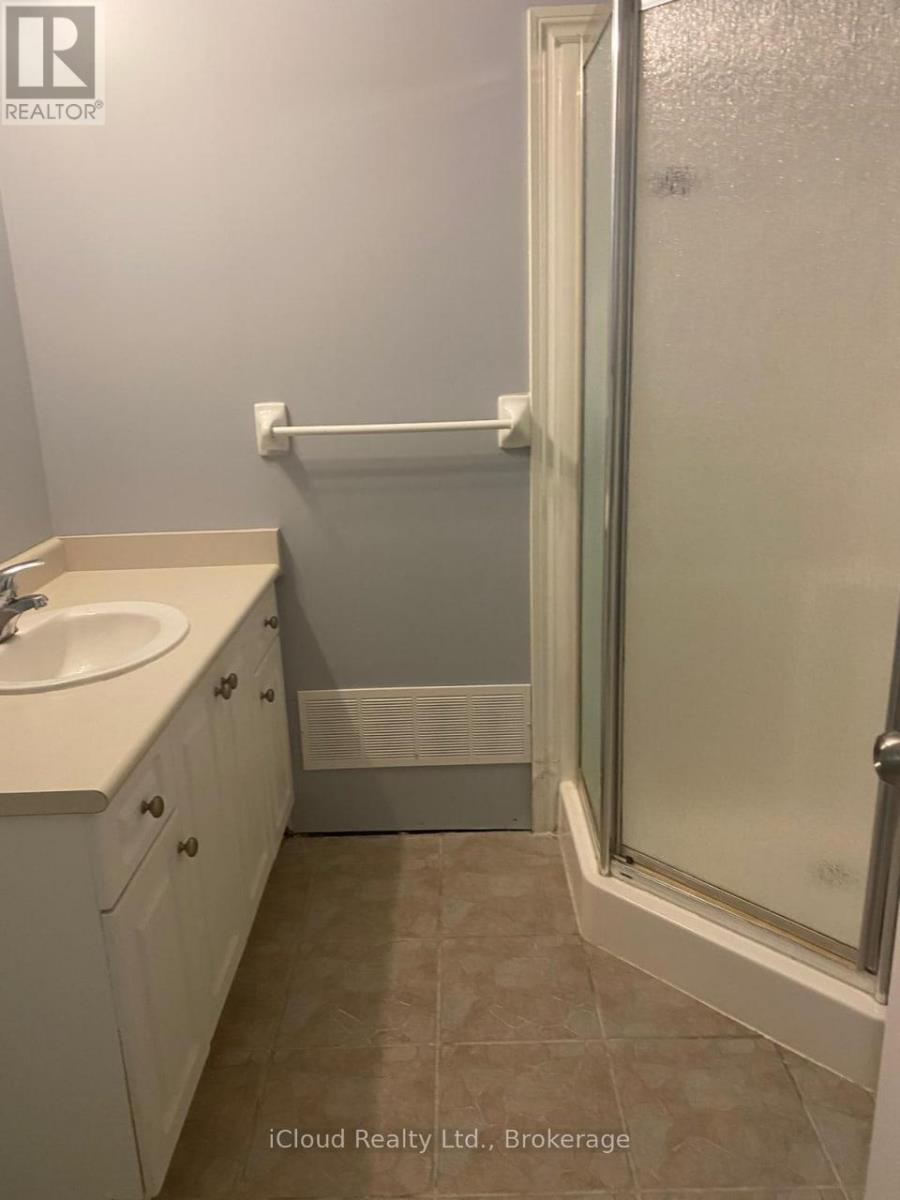 122 Marlborough Street, Brantford, ON - Indoor Photo Showing Bathroom