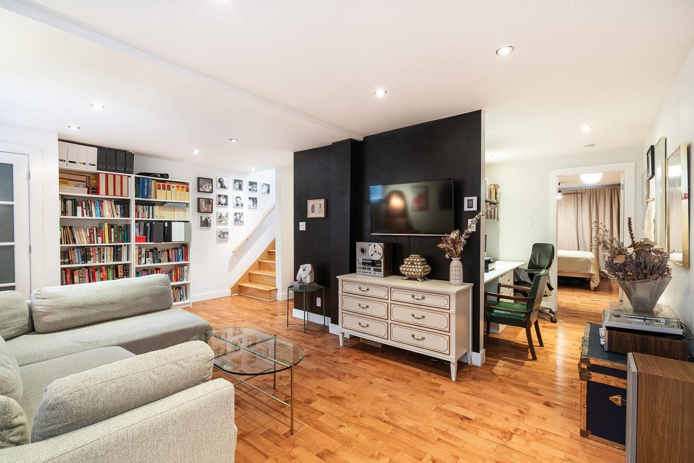 Salon - 8088 Rue Fabre, Montréal (Villeray/Saint-Michel/Parc-Extension), QC - Indoor Photo Showing Living Room