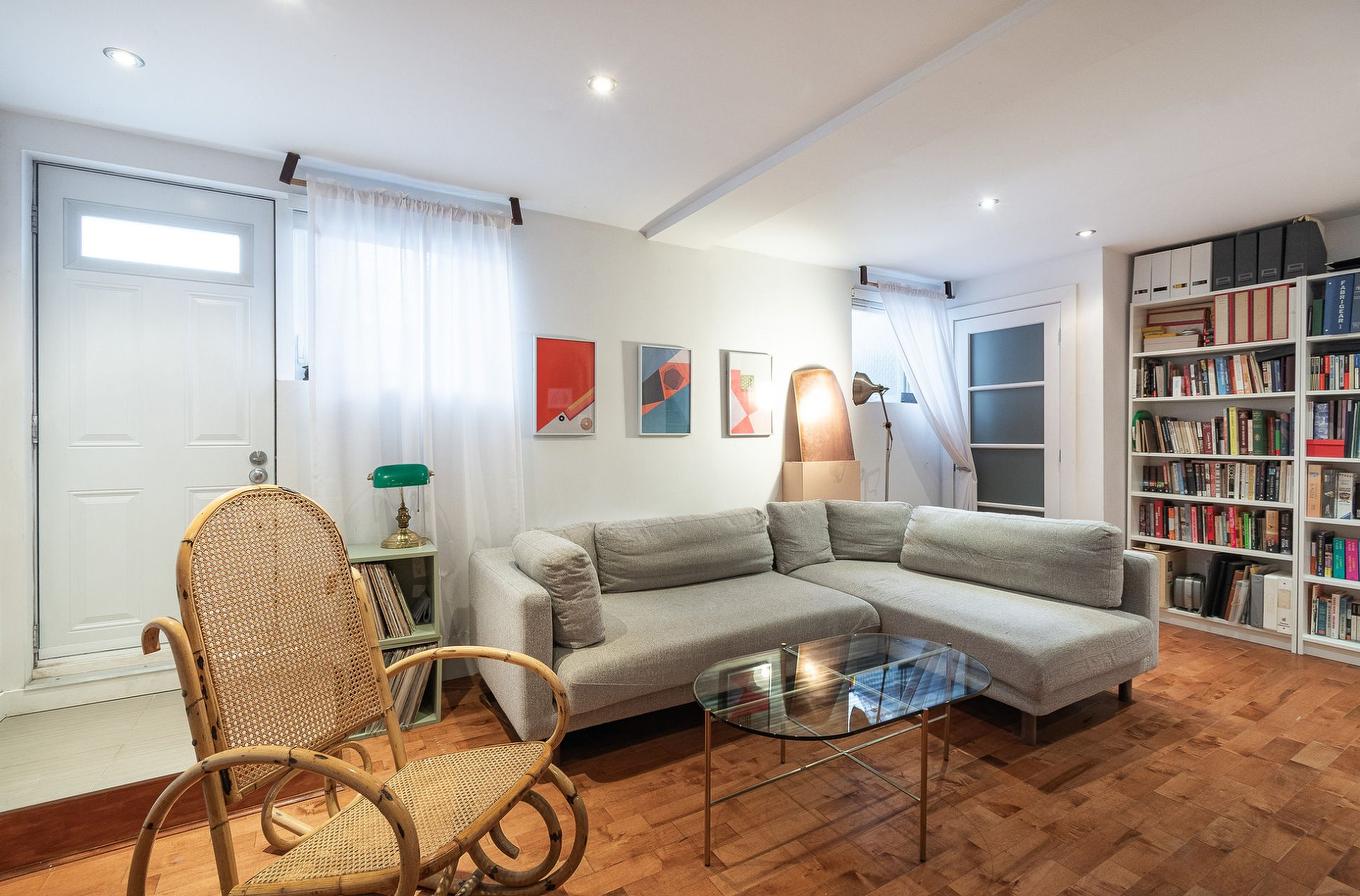 Salon - 8088 Rue Fabre, Montréal (Villeray/Saint-Michel/Parc-Extension), QC - Indoor