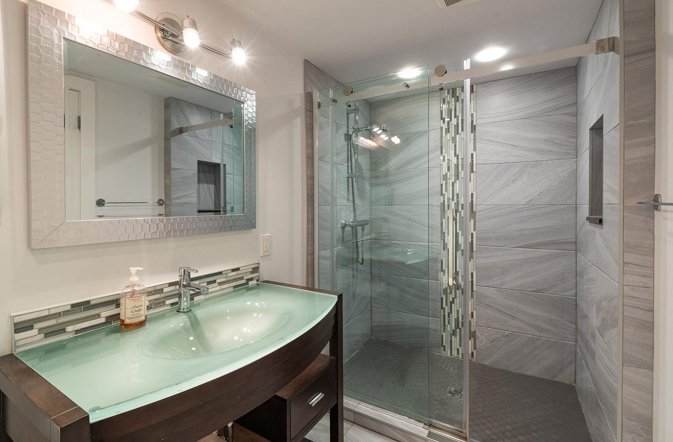 Salle de bains - 8088 Rue Fabre, Montréal (Villeray/Saint-Michel/Parc-Extension), QC - Indoor Photo Showing Bathroom