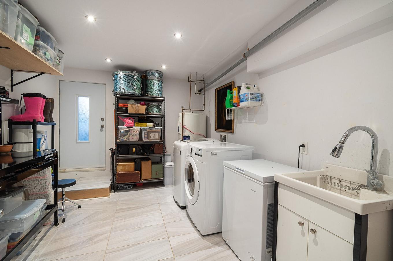 Salle de lavage - 8088 Rue Fabre, Montréal (Villeray/Saint-Michel/Parc-Extension), QC - Indoor Photo Showing Laundry Room