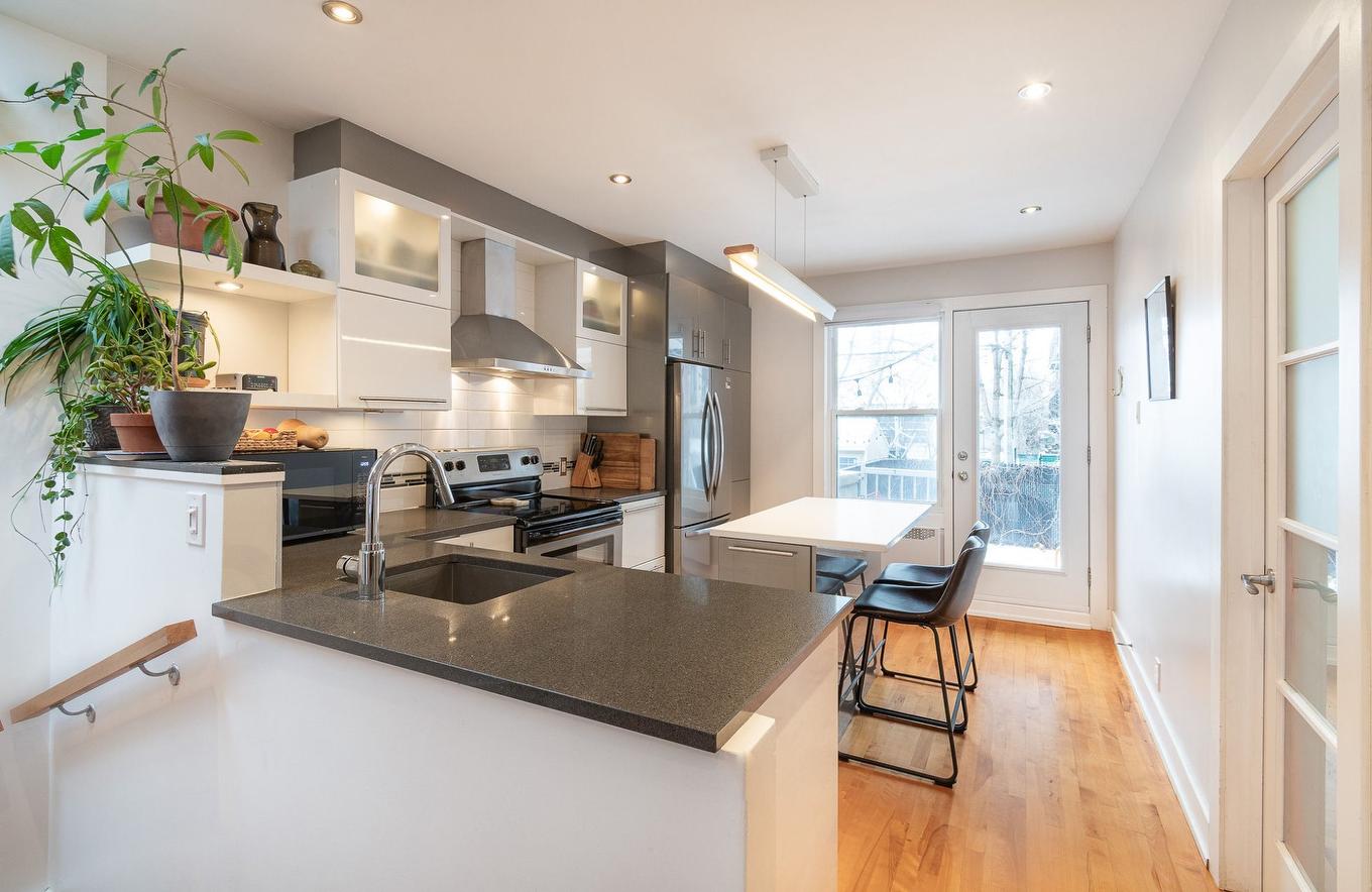 Cuisine - 8088 Rue Fabre, Montréal (Villeray/Saint-Michel/Parc-Extension), QC - Indoor Photo Showing Kitchen With Upgraded Kitchen