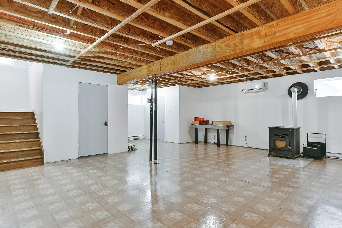 Salle familiale - 6590 Route 125, Rawdon, QC - Indoor Photo Showing Basement