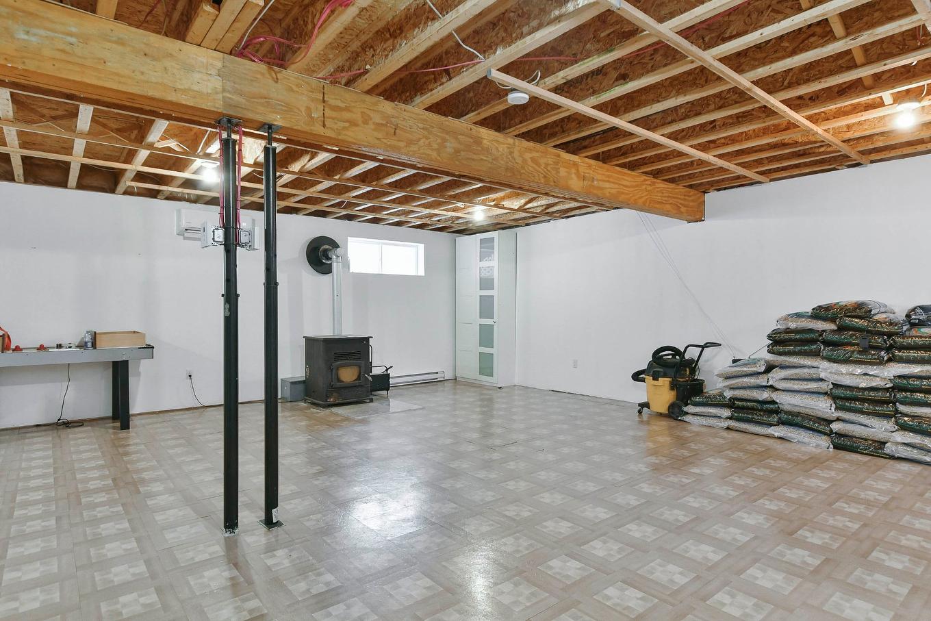 Salle familiale - 6590 Route 125, Rawdon, QC - Indoor Photo Showing Basement