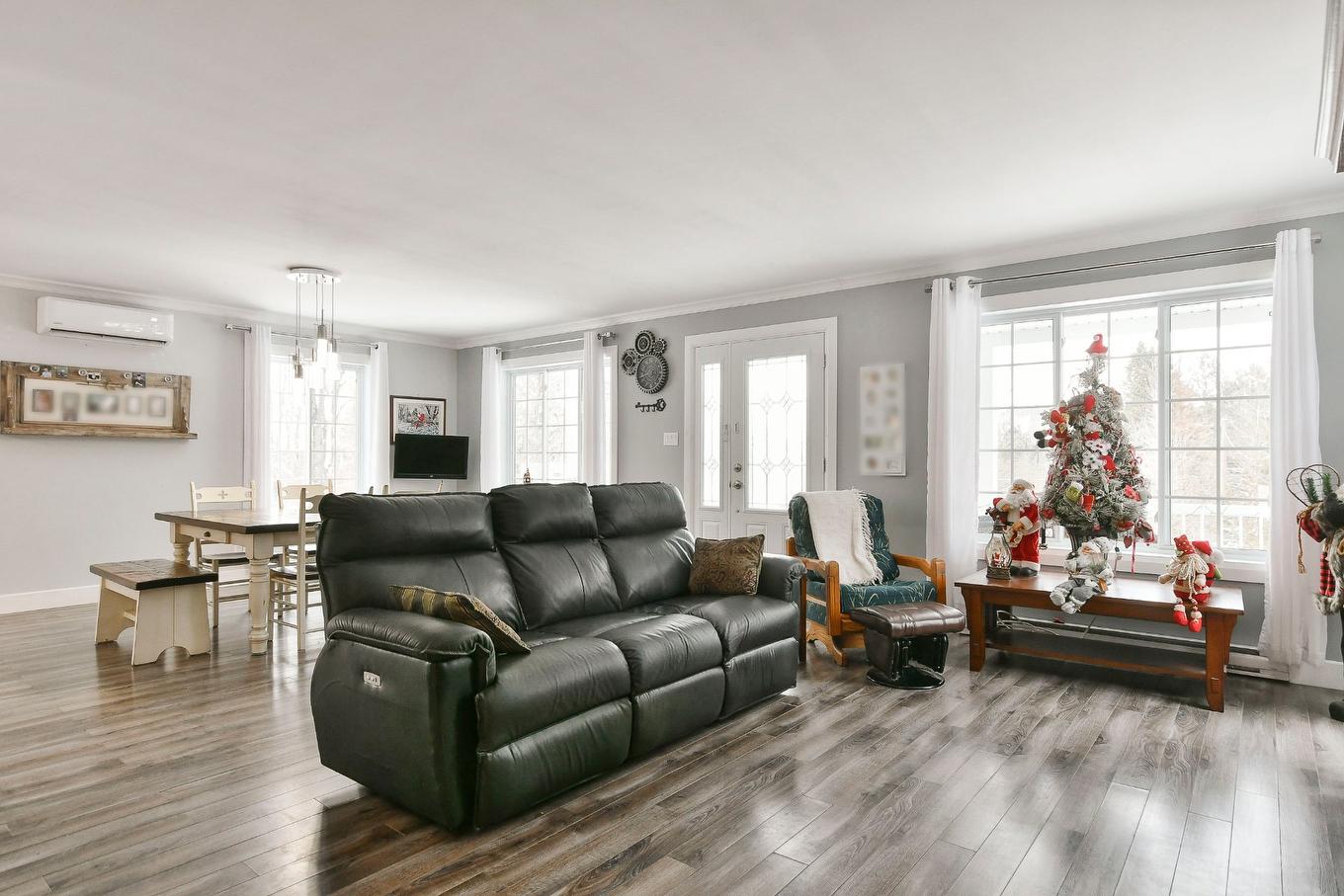 Salon - 6590 Route 125, Rawdon, QC - Indoor Photo Showing Living Room