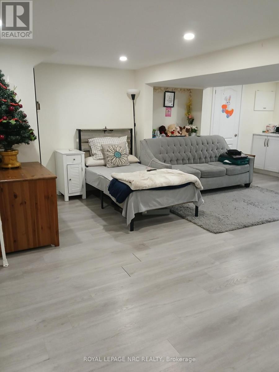 Lower Unit - 6560 Leeming Street, Niagara Falls (Hospital), ON - Indoor Photo Showing Bedroom