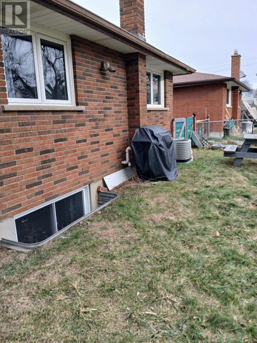 Lower Unit - 6560 Leeming Street, Niagara Falls (Hospital), ON - Outdoor With Exterior
