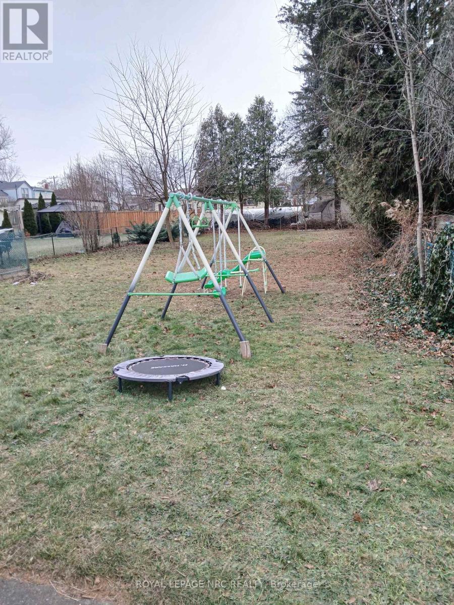 Lower Unit - 6560 Leeming Street, Niagara Falls (Hospital), ON - Outdoor