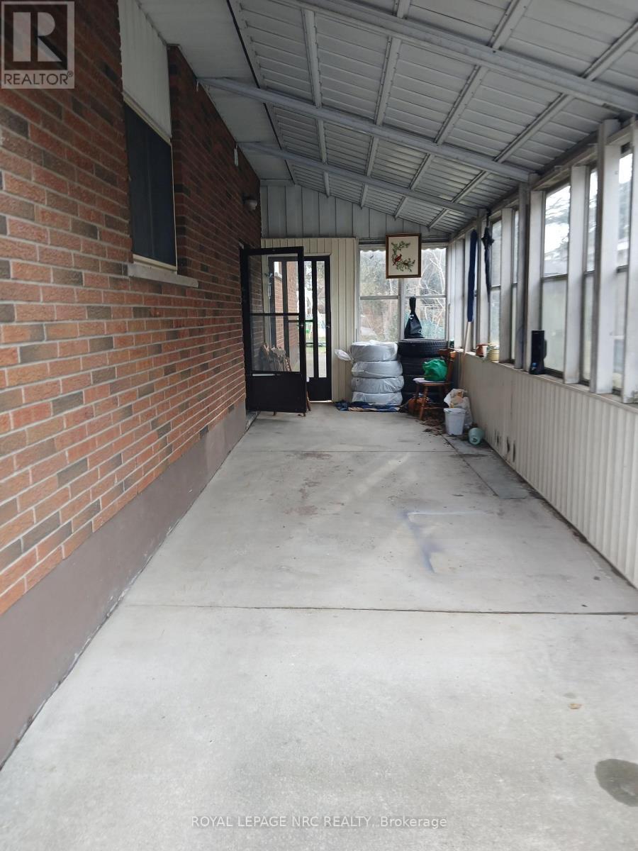 Lower Unit - 6560 Leeming Street, Niagara Falls (Hospital), ON - Indoor Photo Showing Garage