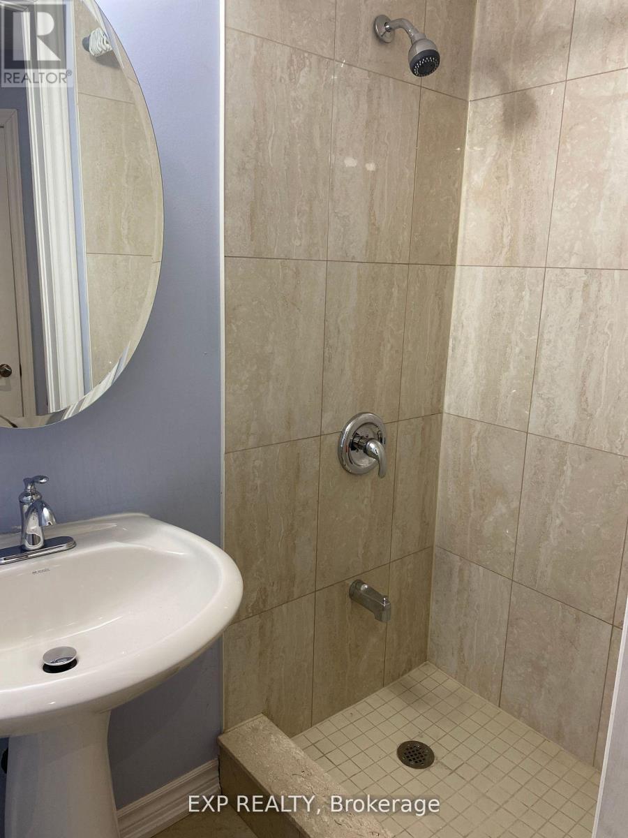 28 Wicklow Road, Brampton, ON - Indoor Photo Showing Bathroom