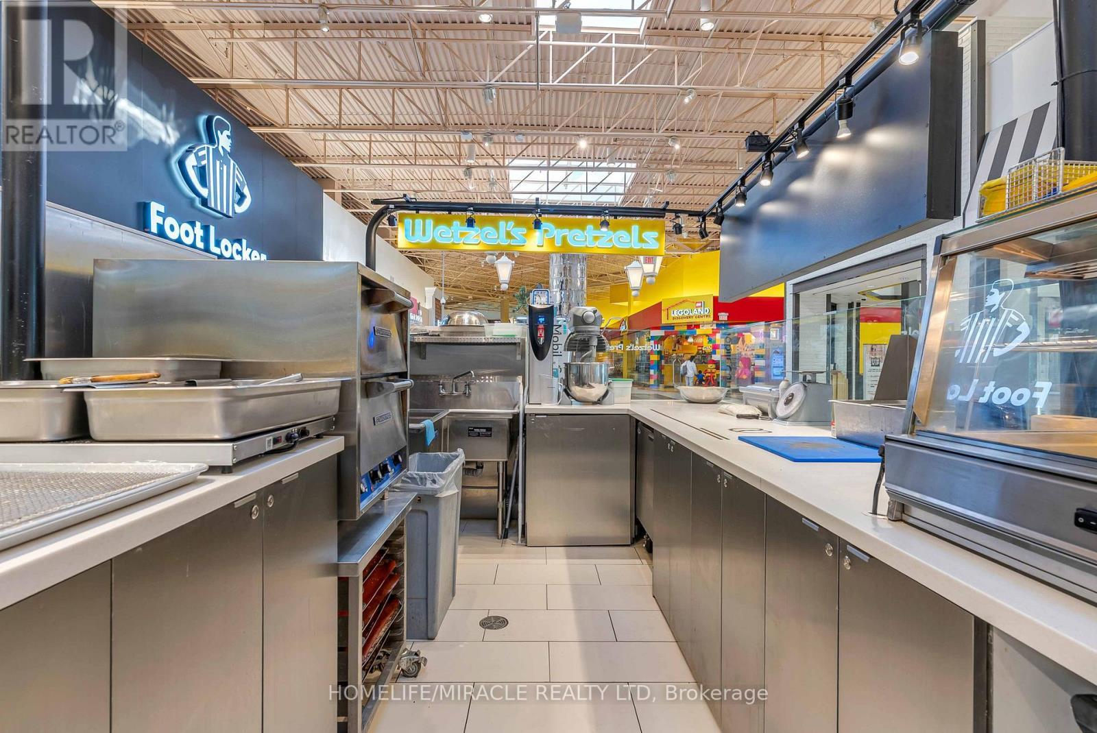 K16 - 1 Bass Pro Mills, Vaughan, ON