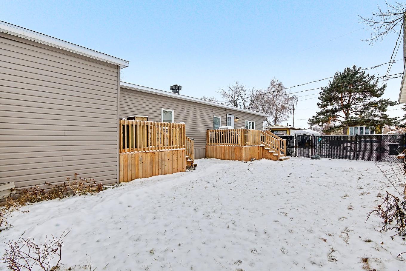 Cour - 235-3950 Boul. Sir-Wilfrid-Laurier, Longueuil (Saint-Hubert), QC - Outdoor