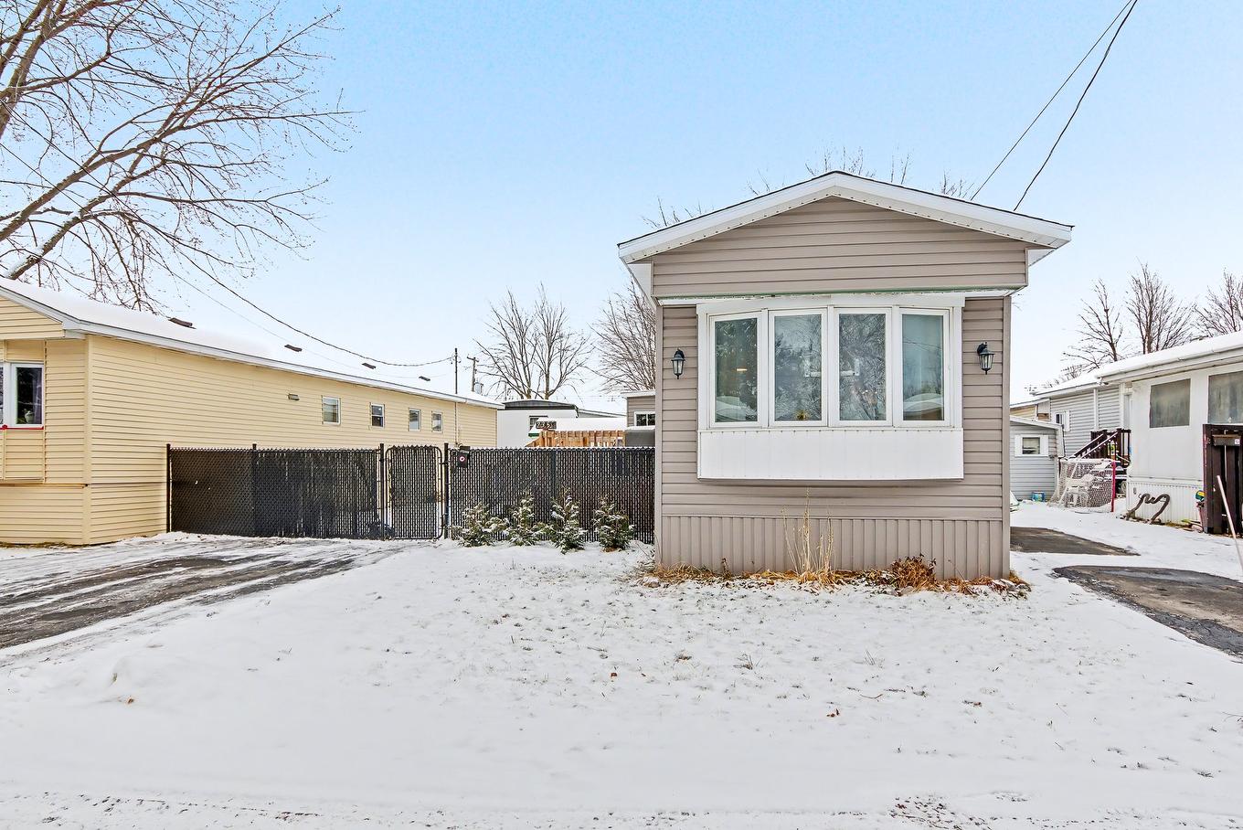 Façade - 235-3950 Boul. Sir-Wilfrid-Laurier, Longueuil (Saint-Hubert), QC - Outdoor