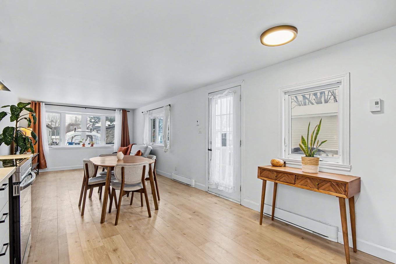 Salle à manger - 235-3950 Boul. Sir-Wilfrid-Laurier, Longueuil (Saint-Hubert), QC - Indoor Photo Showing Other Room