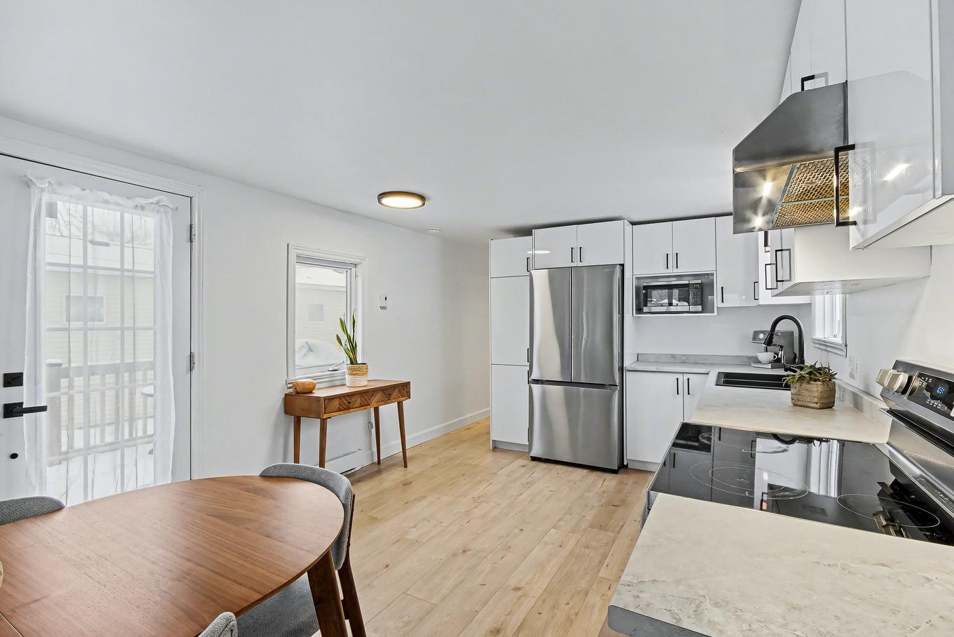 Cuisine - 235-3950 Boul. Sir-Wilfrid-Laurier, Longueuil (Saint-Hubert), QC - Indoor Photo Showing Kitchen With Double Sink