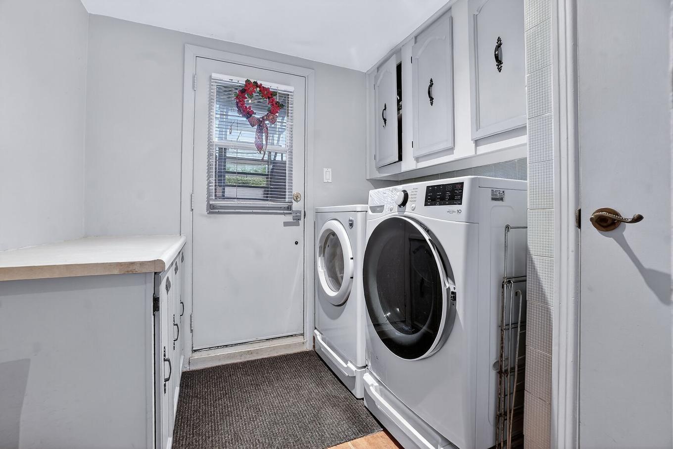Salle de lavage - 1800 Rue Thierry, Brossard, QC - Indoor Photo Showing Laundry Room