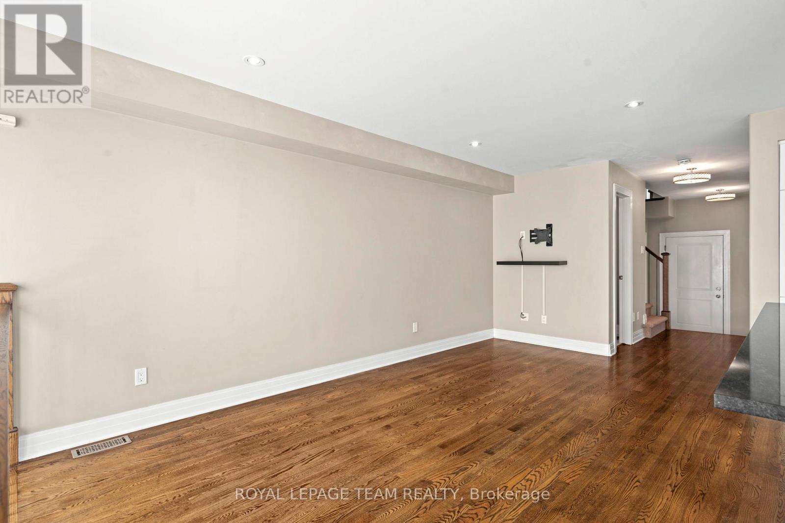 165 Woodhurst Crescent, Ottawa, ON - Indoor Photo Showing Other Room
