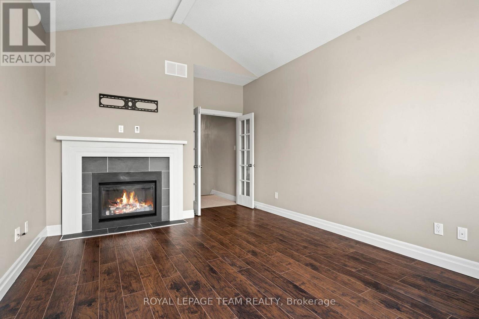 165 Woodhurst Crescent, Ottawa, ON - Indoor Photo Showing Living Room With Fireplace