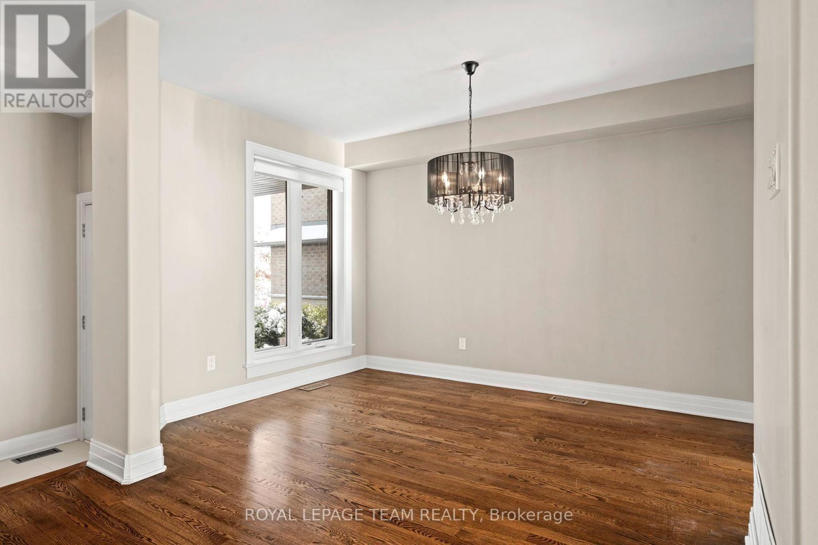 165 Woodhurst Crescent, Ottawa, ON - Indoor Photo Showing Other Room