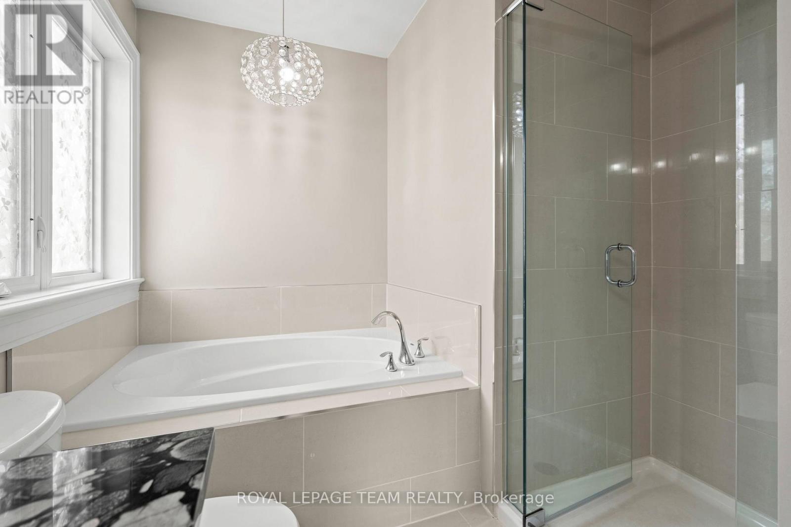 165 Woodhurst Crescent, Ottawa, ON - Indoor Photo Showing Bathroom