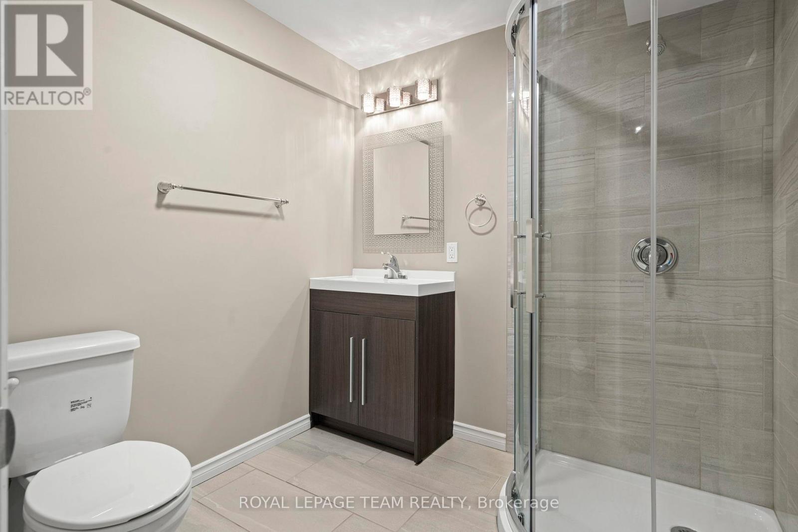 165 Woodhurst Crescent, Ottawa, ON - Indoor Photo Showing Bathroom