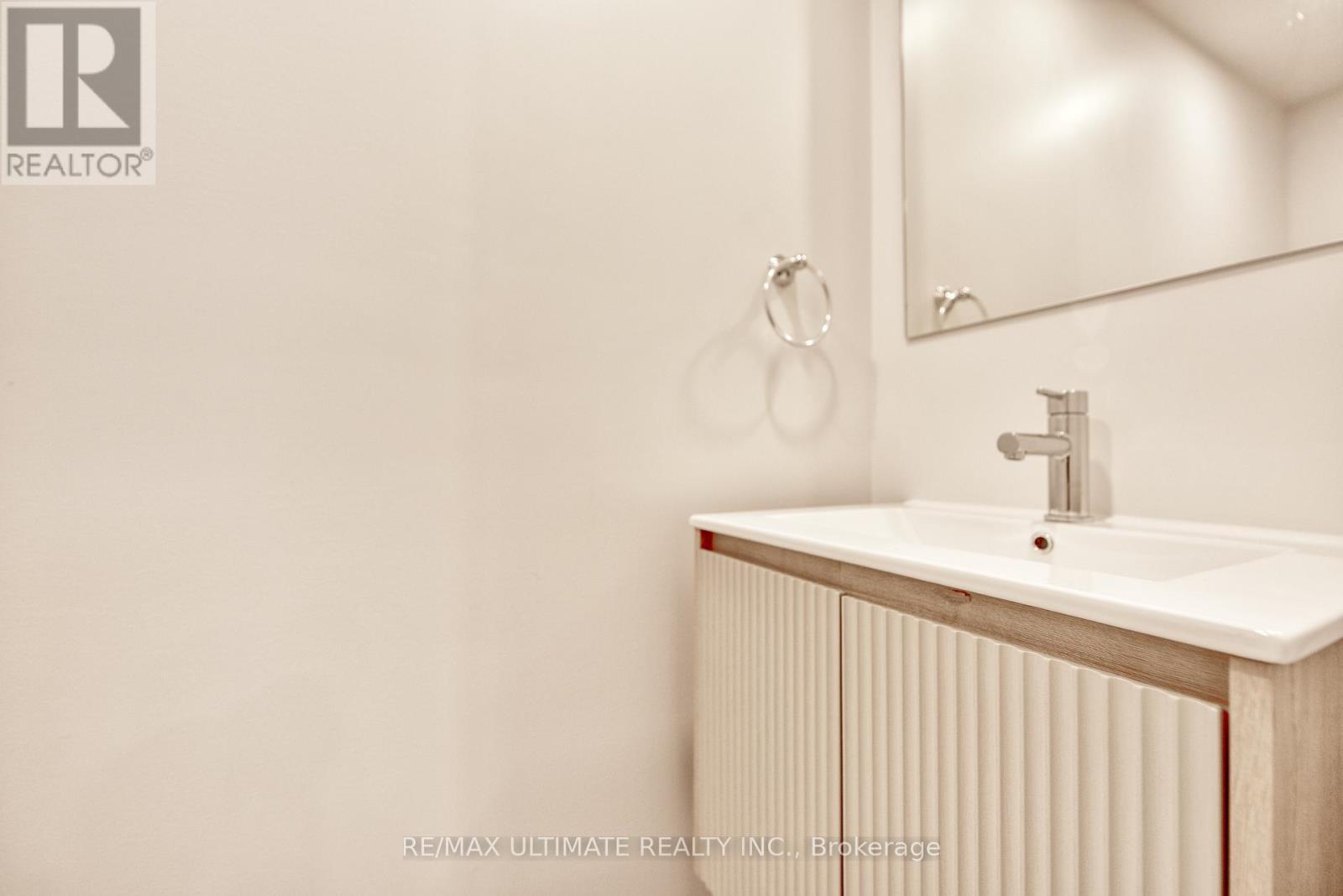 Laneway - 385 Mcroberts Avenue, Toronto, ON - Indoor Photo Showing Bathroom