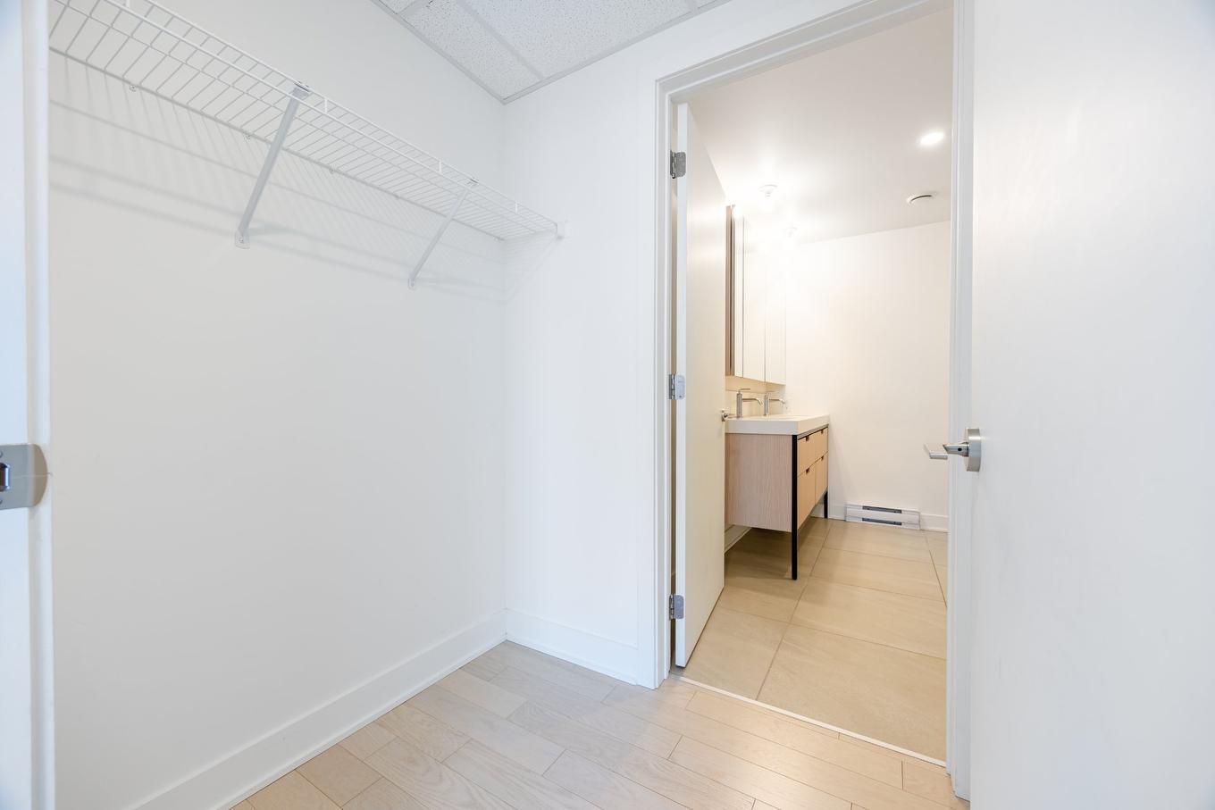 Penderie (Walk-in) - 1612-60 Rue De L'Éclipse, Brossard, QC - Indoor