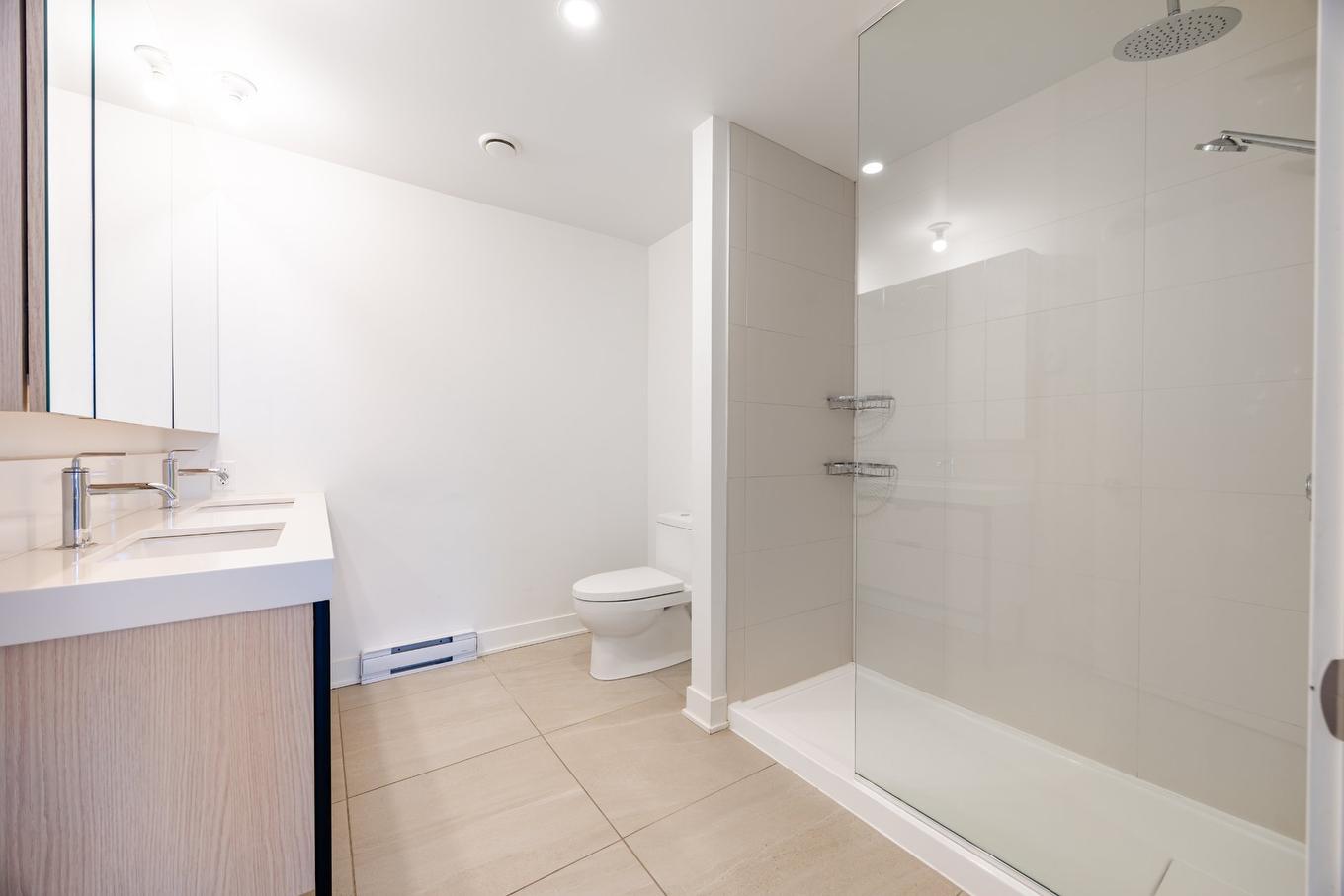 Salle de bains attenante à la CCP - 1612-60 Rue De L'Éclipse, Brossard, QC - Indoor Photo Showing Bathroom