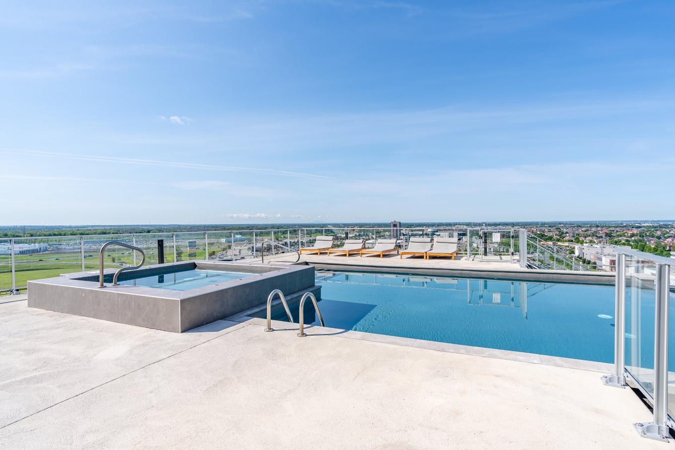 Piscine - 1612-60 Rue De L'Éclipse, Brossard, QC - Outdoor With In Ground Pool With View