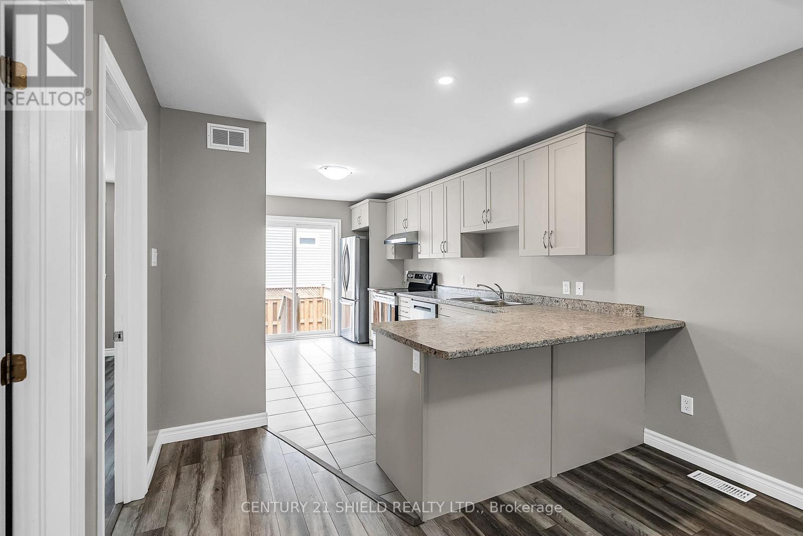 215 Third Street W, Cornwall, ON - Indoor Photo Showing Kitchen