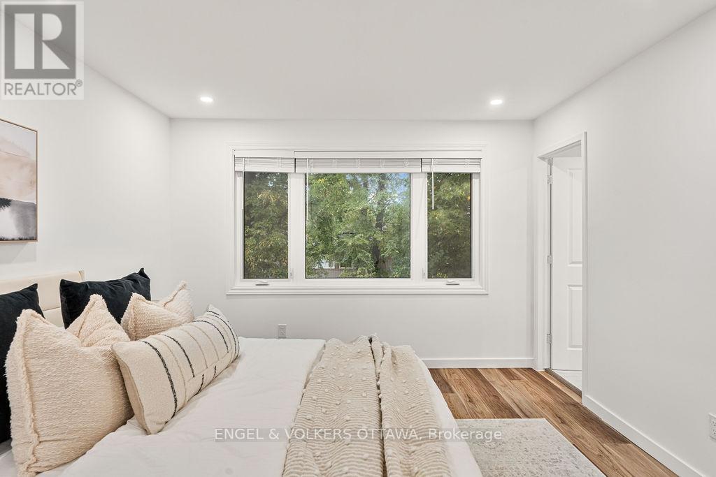 12 Bayside Private, Ottawa, ON - Indoor Photo Showing Bedroom