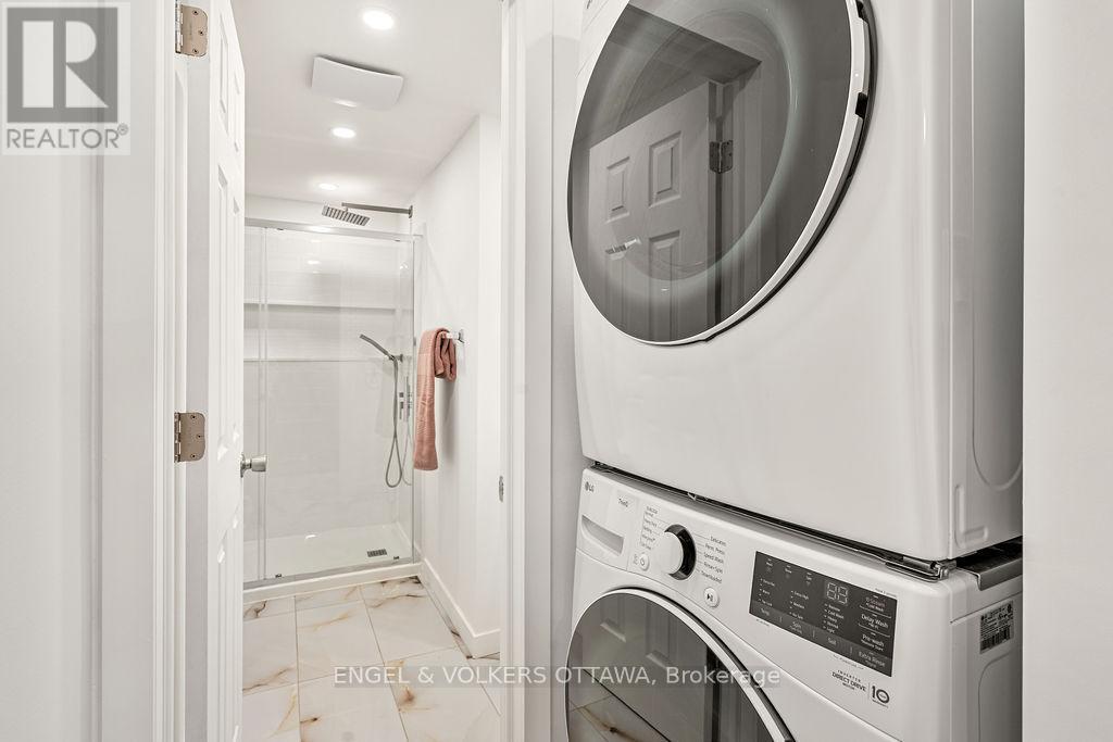 12 Bayside Private, Ottawa, ON - Indoor Photo Showing Laundry Room