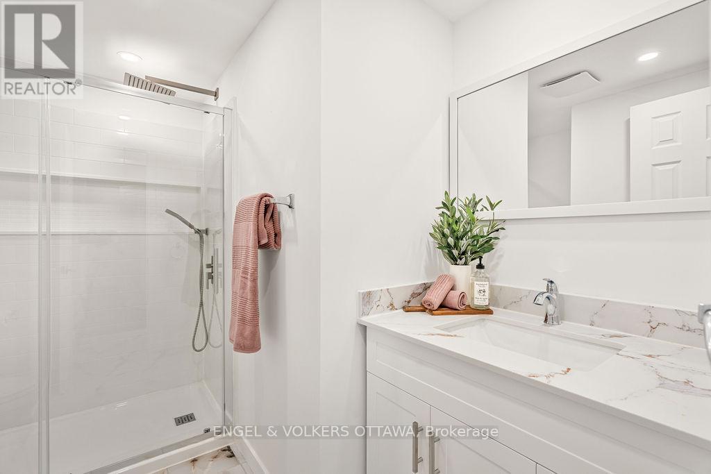 12 Bayside Private, Ottawa, ON - Indoor Photo Showing Bathroom