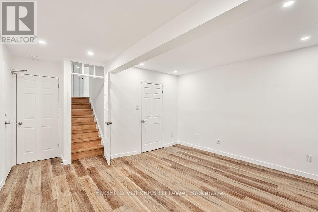 12 Bayside Private, Ottawa, ON - Indoor Photo Showing Other Room