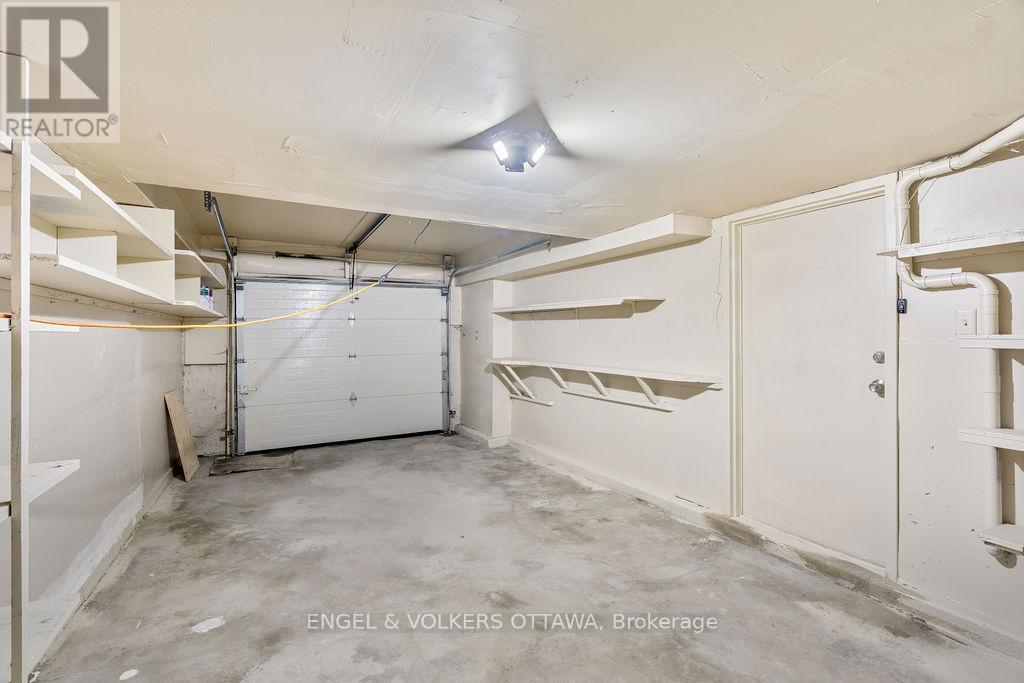 12 Bayside Private, Ottawa, ON - Indoor Photo Showing Garage