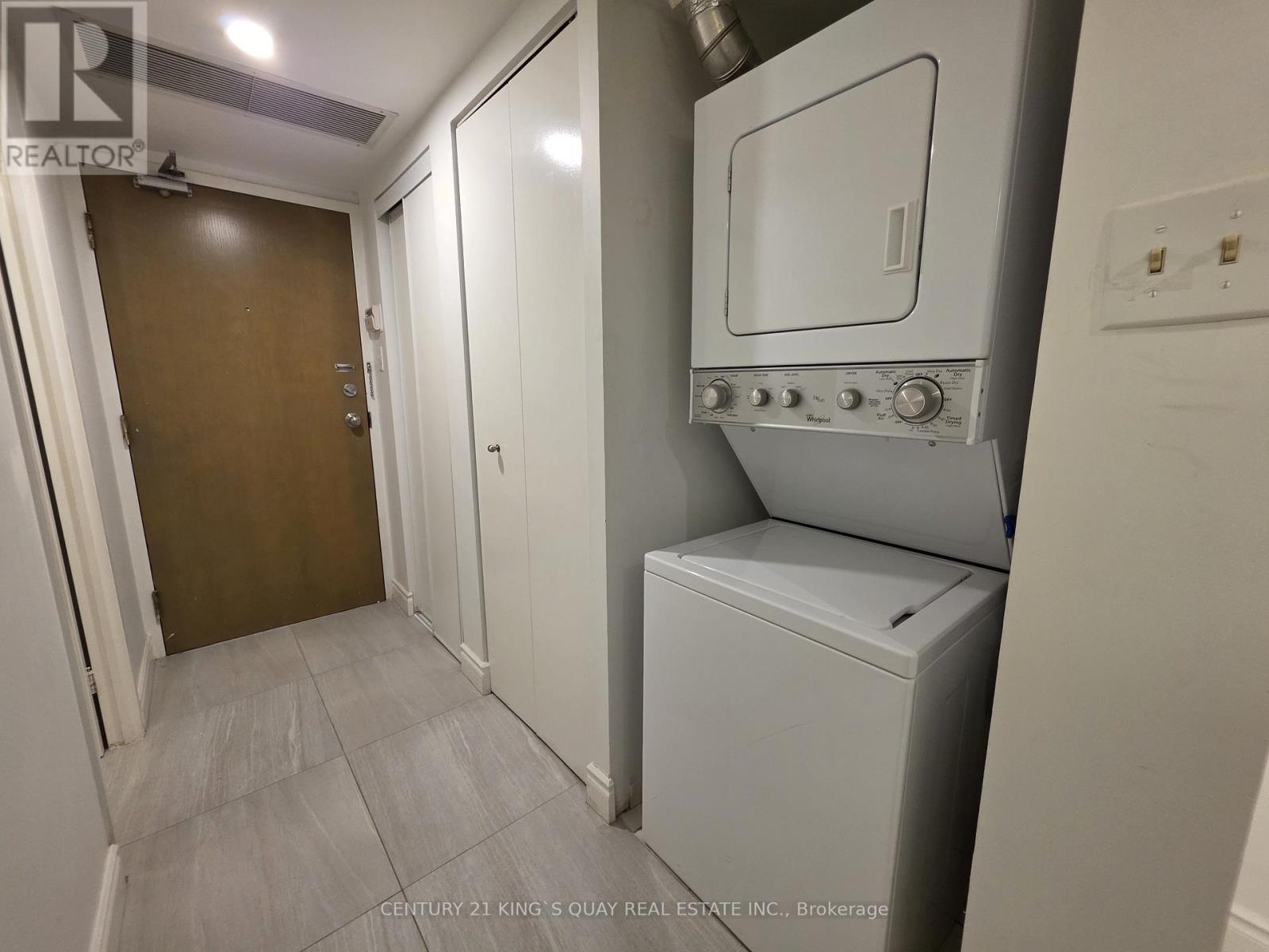 2513 - 1001 Bay Street, Toronto, ON - Indoor Photo Showing Laundry Room