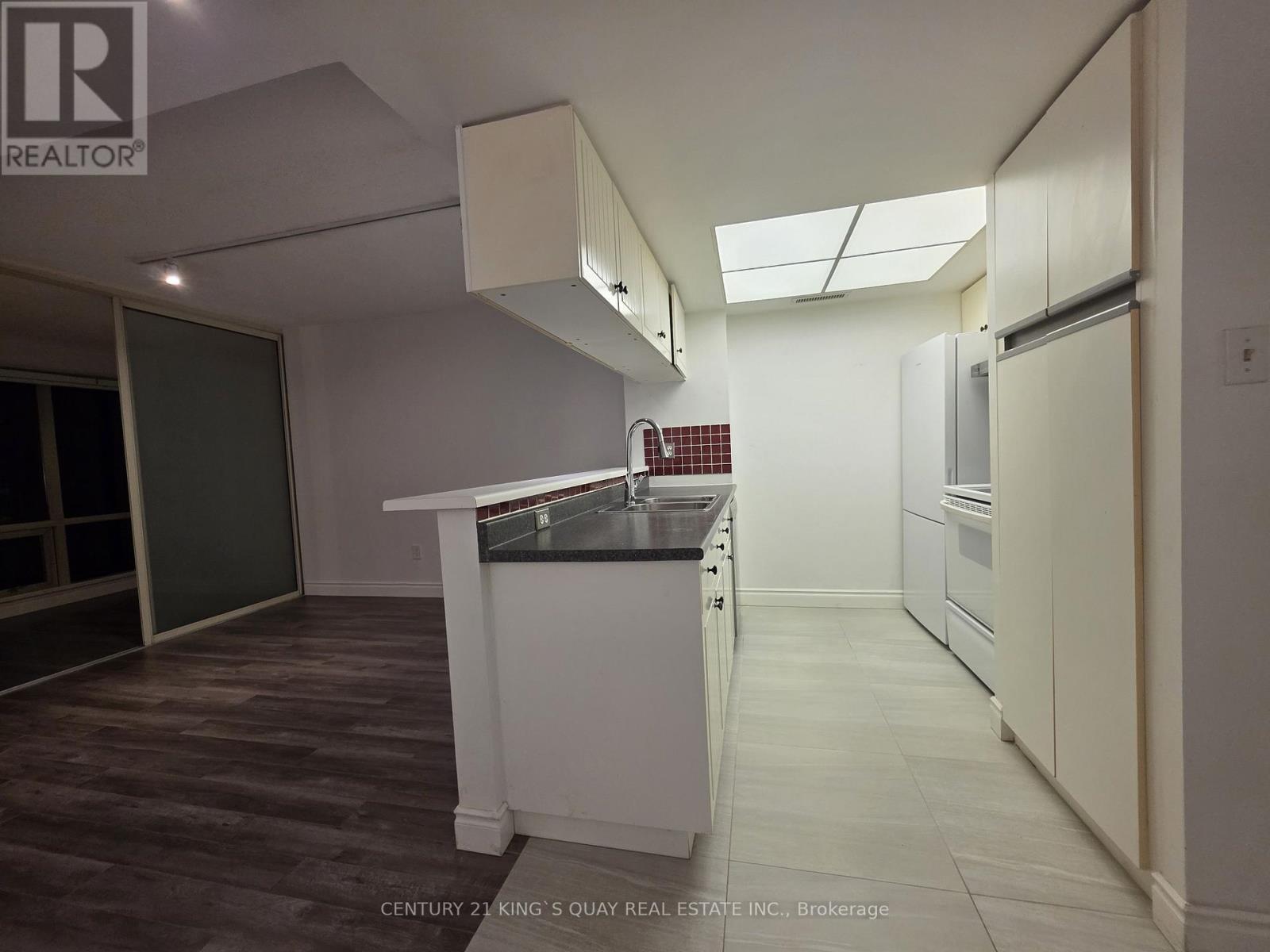 2513 - 1001 Bay Street, Toronto, ON - Indoor Photo Showing Other Room