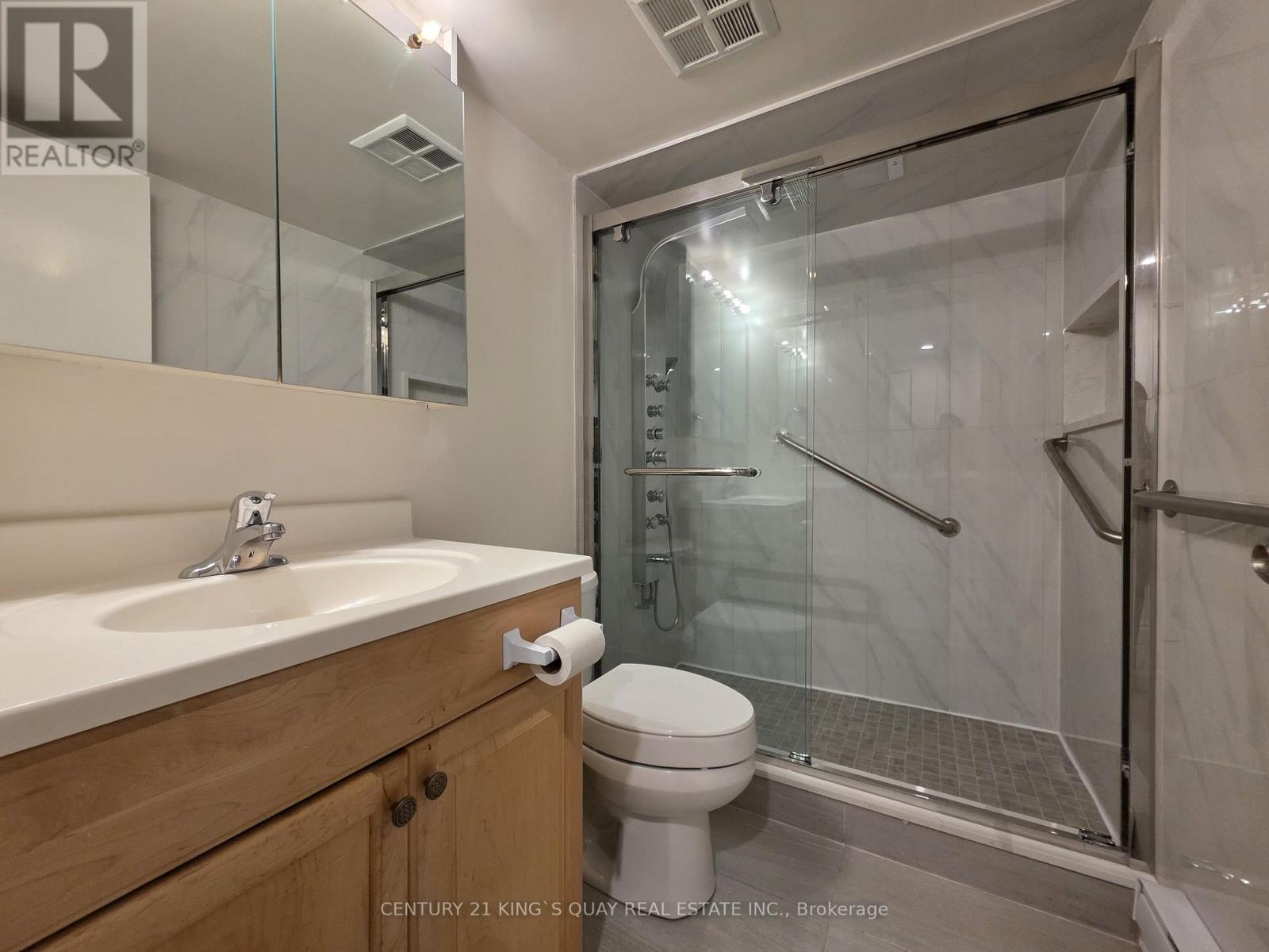 2513 - 1001 Bay Street, Toronto, ON - Indoor Photo Showing Bathroom