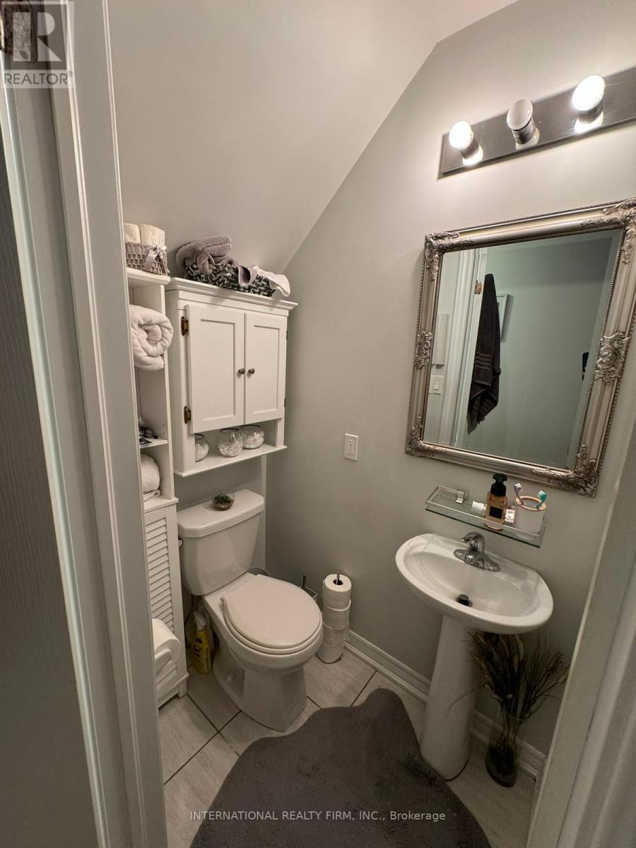 12 Waterstone Way, Whitby, ON - Indoor Photo Showing Bathroom