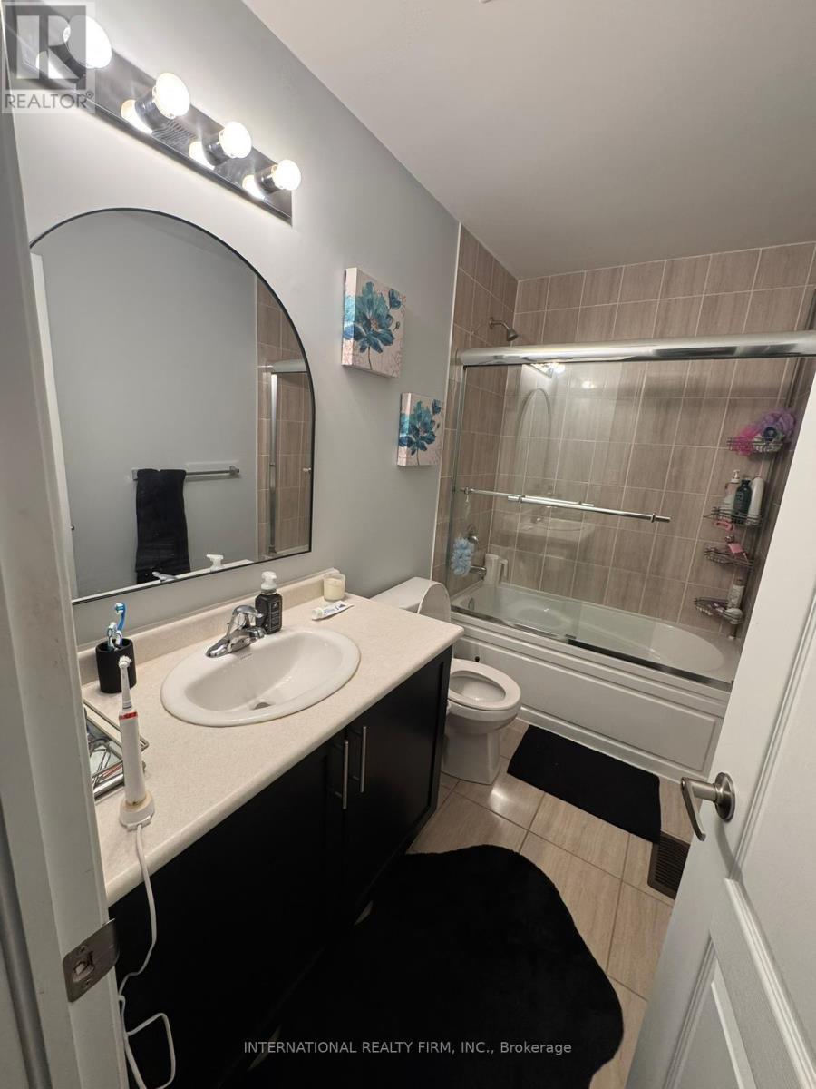12 Waterstone Way, Whitby, ON - Indoor Photo Showing Bathroom