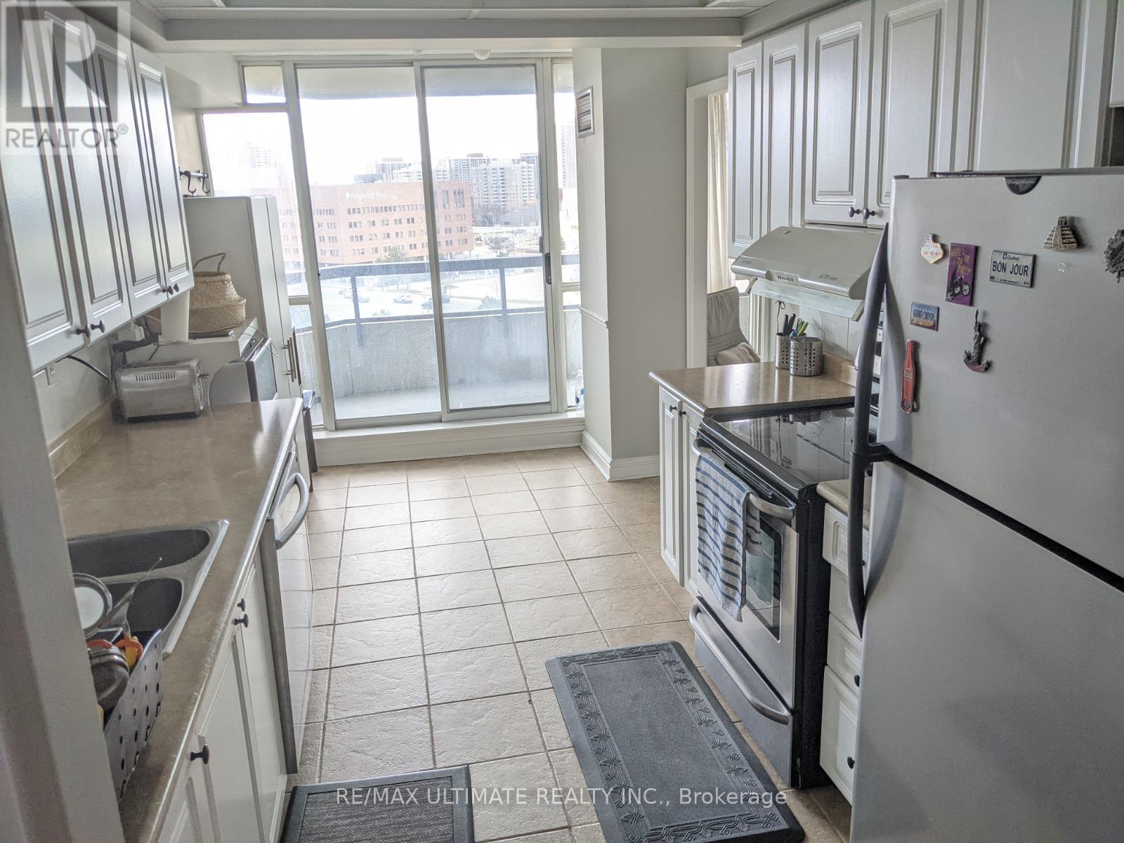 704 - 22 Hanover Road, Brampton, ON - Indoor Photo Showing Kitchen