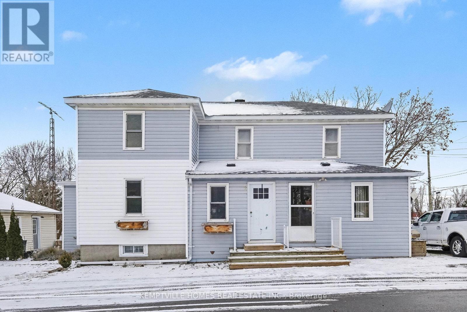 CLARENDON - 803 St Lawrence Street, Prescott, ON - Outdoor