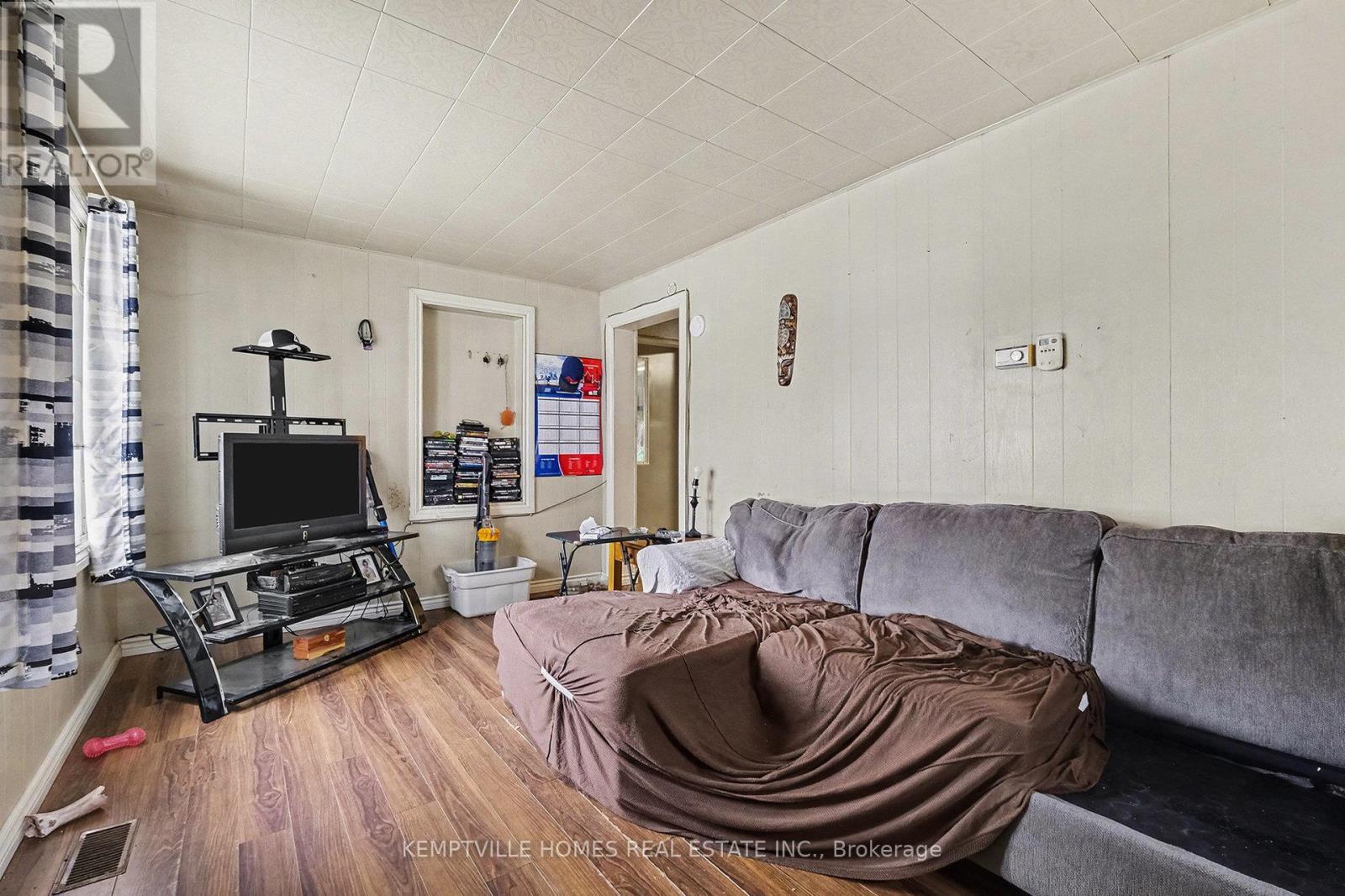 UNIT 1 - 803 St Lawrence Street, Prescott, ON - Indoor