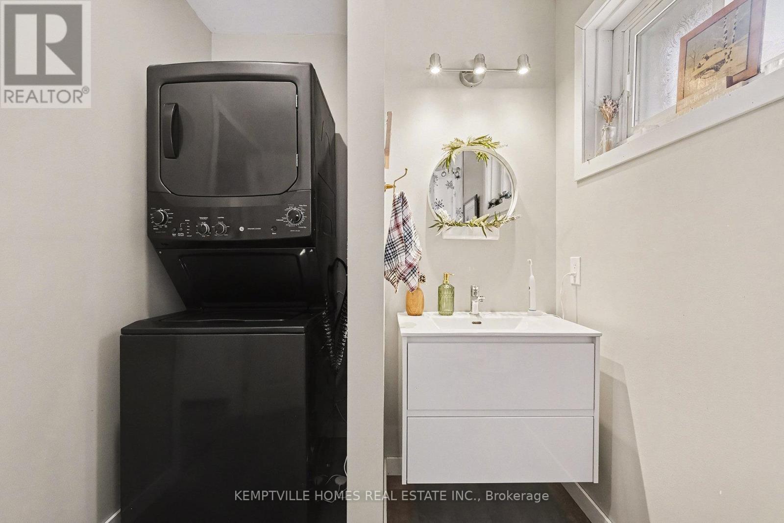 UNIT 3 - LITTLE BUNGALOW (1 BED/1BATH) - 803 St Lawrence Street, Prescott, ON - Indoor Photo Showing Laundry Room