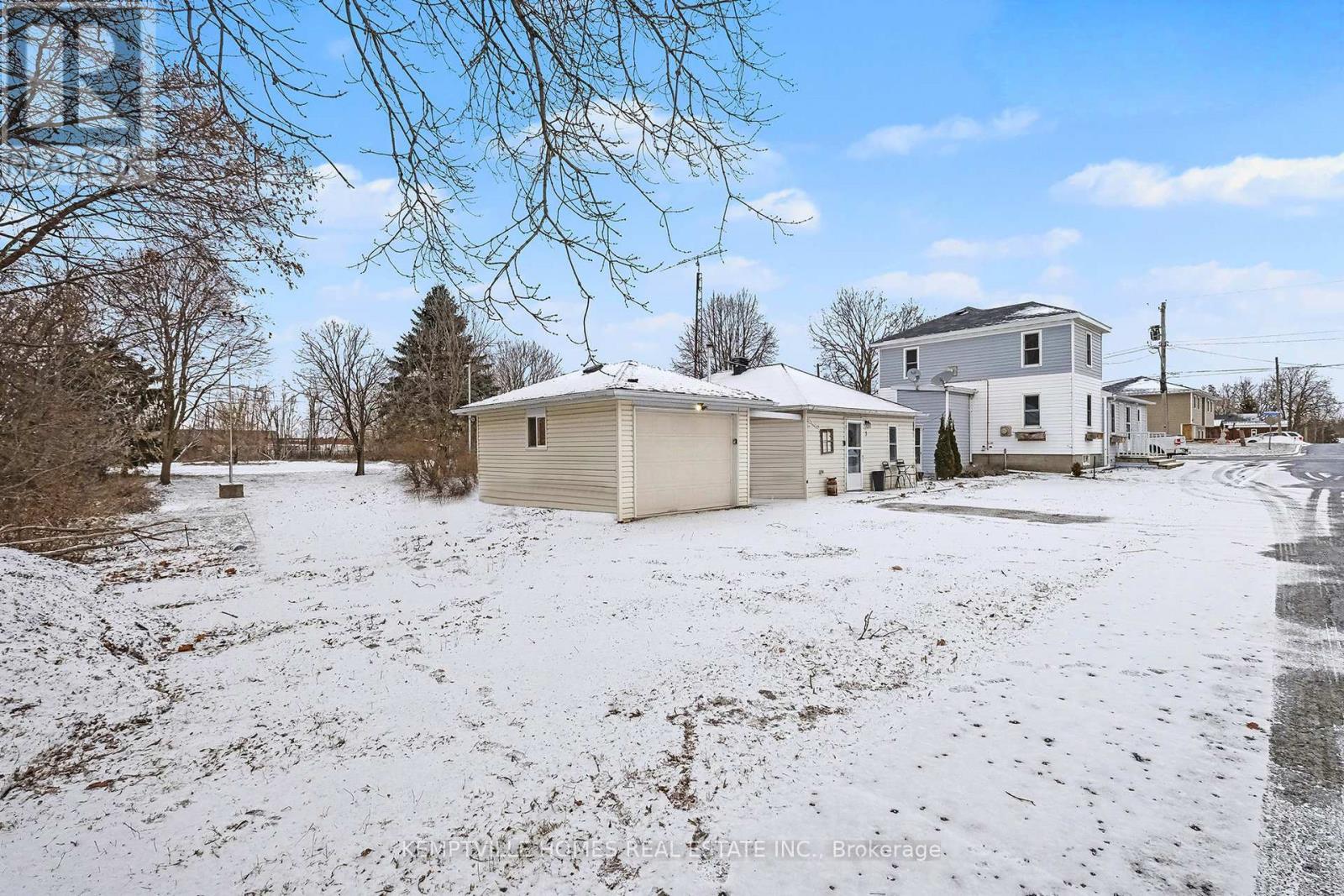 GARAGE - 803 St Lawrence Street, Prescott, ON - Outdoor