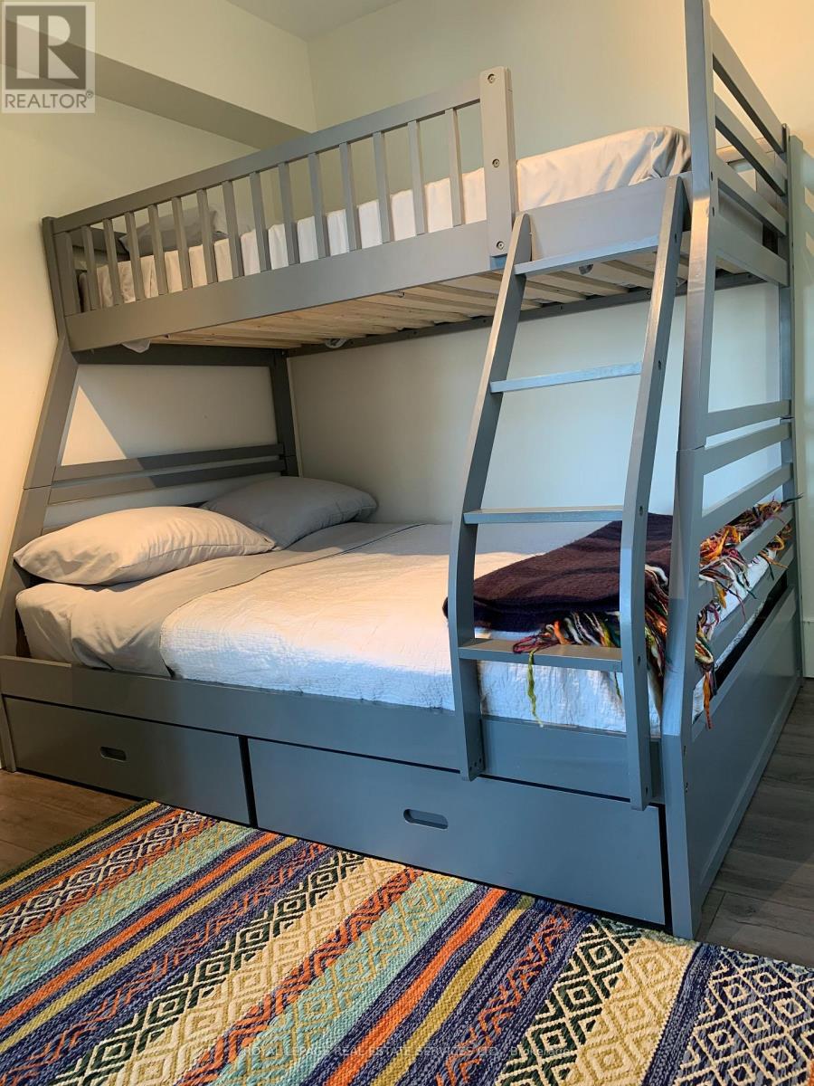 4 Crescent Road, Strong, ON - Indoor Photo Showing Bedroom