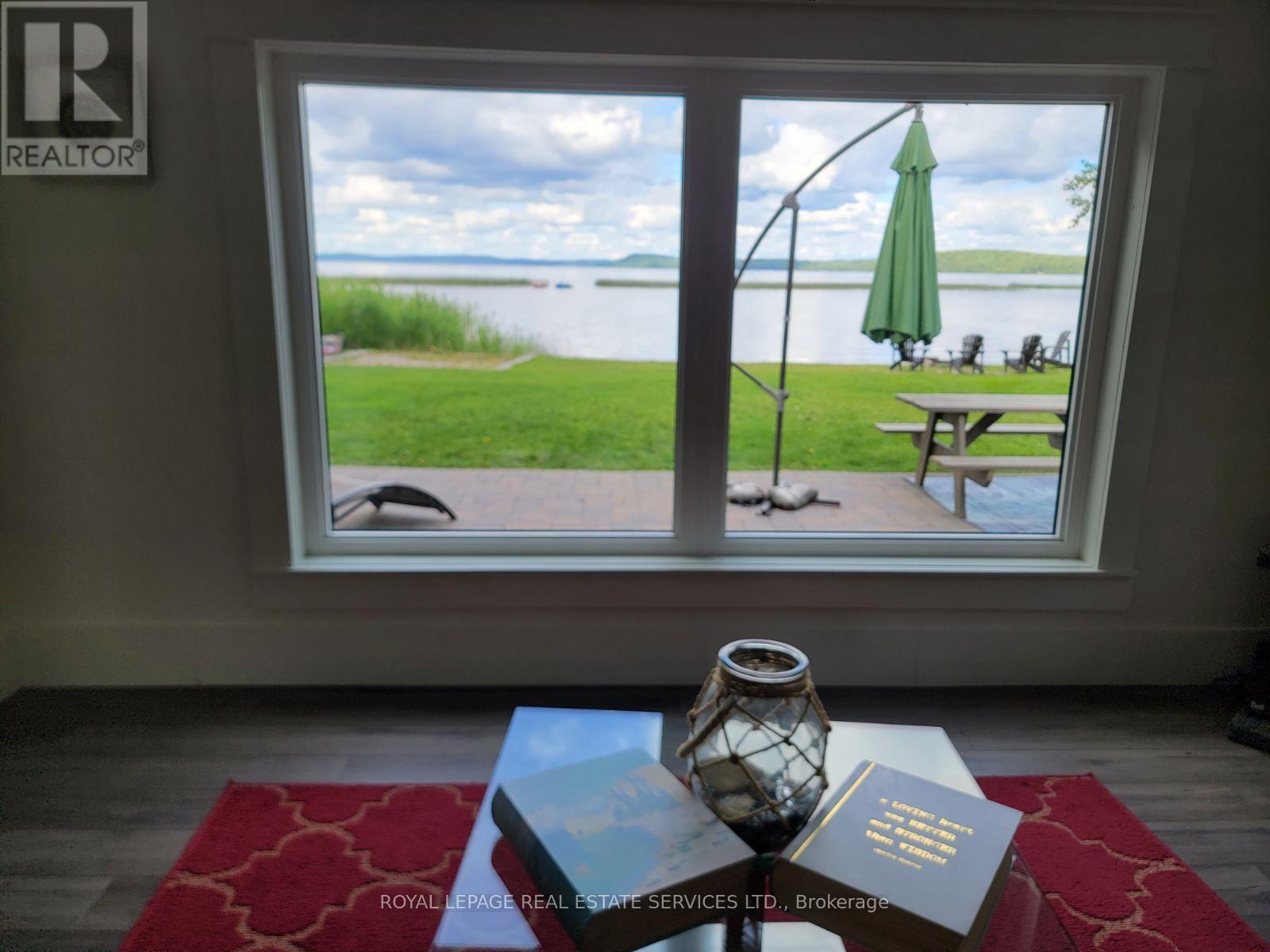 4 Crescent Road, Strong, ON - Indoor Photo Showing Other Room